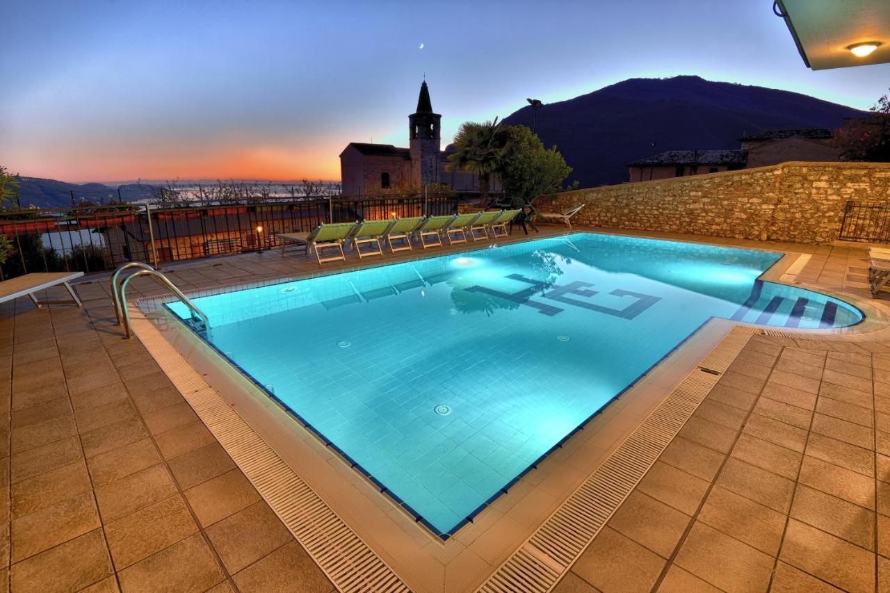 Appartamenti San Pietro - Hotel Gallo Tignale Bagian luar foto